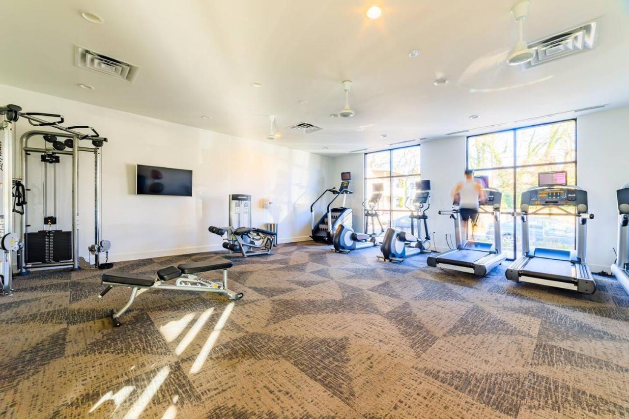リッチモンドCarytown Living With *Pool And Gym*アパートメント エクステリア 写真